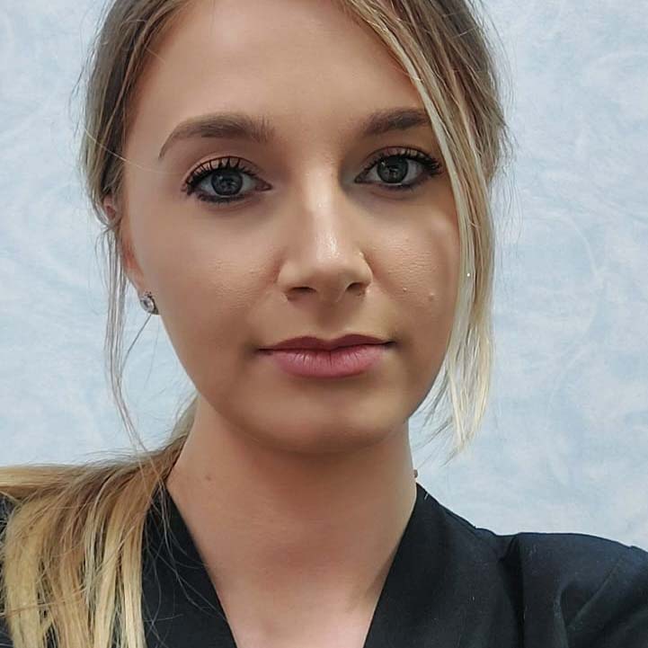 Dr. Florina Savulescu, Medic specialist în protetică dentară